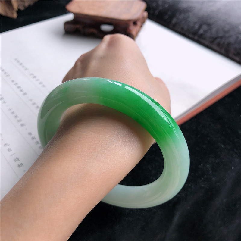 Natural Burmese Jadeite Bracel - огляд і ціна Bracelets