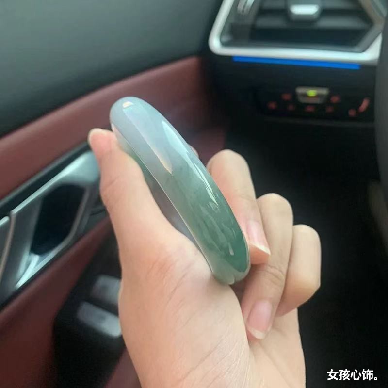 Ice jade bracelet, waxy natura - огляд і ціна Bracelets
