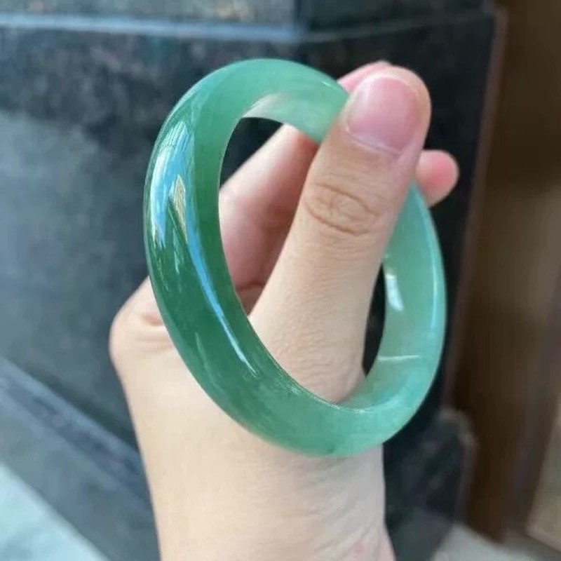 Elegant oil- jadeite  ice-waxy - огляд і ціна Bracelets