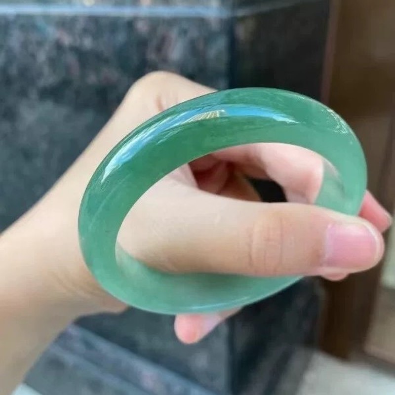 Elegant oil- jadeite  ice-waxy - огляд і ціна Bracelets