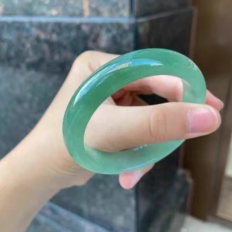 Elegant oil- jadeite  ice-waxy - огляд і ціна Bracelets